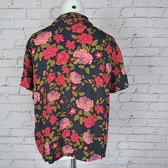 SALTWATER Luxe Floral Cropped Button down shirt - Picture 6 of 10